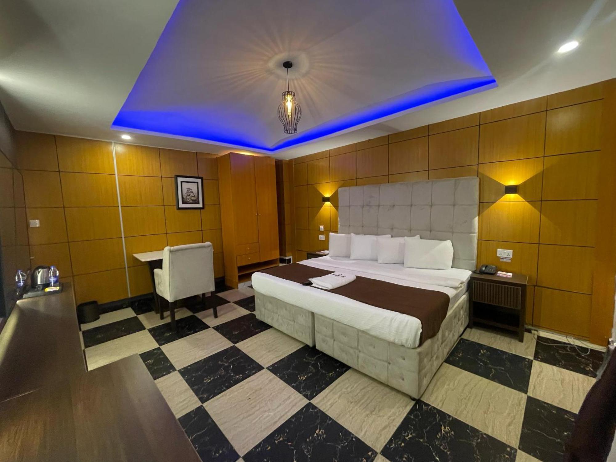 Presken Hotel At International Airport Road 伊凯贾 外观 照片