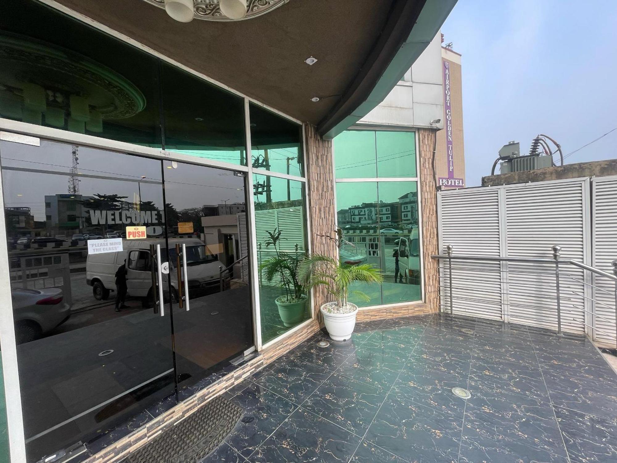 Presken Hotel At International Airport Road 伊凯贾 外观 照片